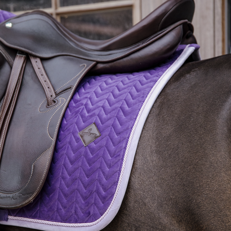 Tapis Velvet Contrast Kentucky Horsewear cheval violet dressage - Le Paturon