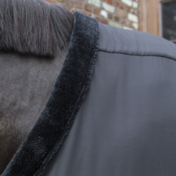 Protège épaules cheval lycra et peau de lapin synthétique Kentucky Horsewear noir - Le Paturon