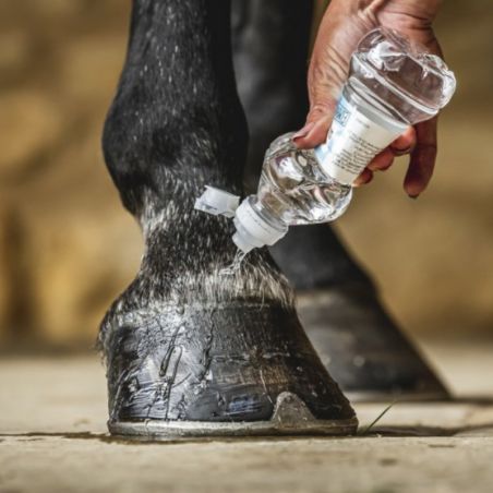 Huile pour sabots Carr and Day and Martin Daily Hoof Barrier Cornucrescine - Huile sabot cheval 500ml - Le Paturon