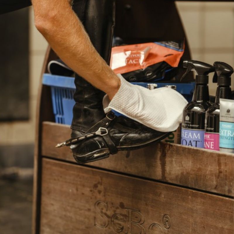 Gants de nettoyage Belvoir Carr and Day and Martin Tack Cleaner - Lingettes cuir équitation - Le Paturon