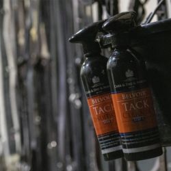 Spray revitalisant Belvoir Carr and Day and Martin Tack Conditionner - Entretien cuir équitation 500ml - Le Paturon