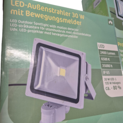 Projecteur extérieur écurie cheval LED 30W avec détecteur de mouvement - Le Paturon