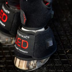 Cloche cheval thérapeutique luminothérapie LED Lumière Rouge Horseware noir - Le Paturon