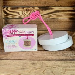 Happy Wild Support Happy Crackers - Support avec corde pour bloc à lécher friandise cheval blanc rose - Le Paturon