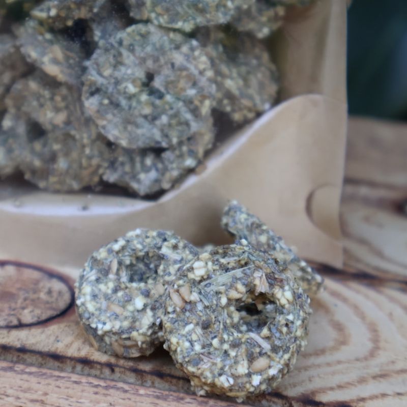 Herbal Donuts Luzerne Menthe poivrée Happy Crackers - Friandises cheval 250g - Le Paturon