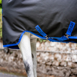 Couverture extérieur poney Amigo Ripstop avec couvre-cou 50g 900 deniers Horseware noir/bleu - Le Paturon