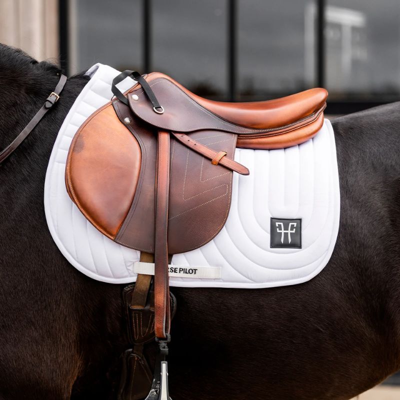 Tapis cheval chabraque Ergonomic Horse Pilot blanc - Le Paturon